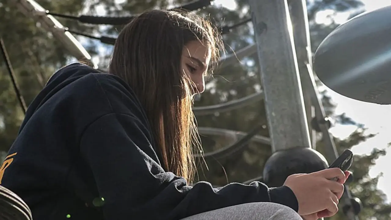 Hy Lạp siết mạng xã hội, cấm người dùng dưới 15 tuổi