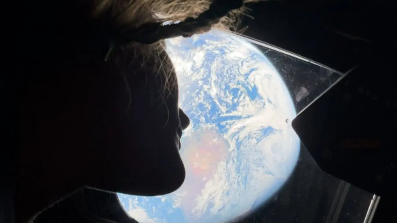 iPhone 17 Pro Max ghi dấu ấn lịch sử khi chụp ảnh Trái đất từ không gian