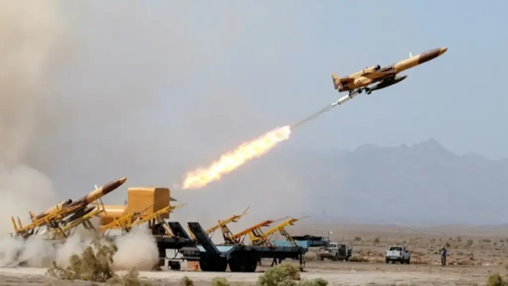 Iran tấn công trả đũa tàu quân sự Mỹ