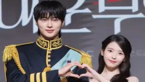 IU, Byeon Woo Seok viết lại chuyện tình dang dở sau 10 năm với Perfect Crown