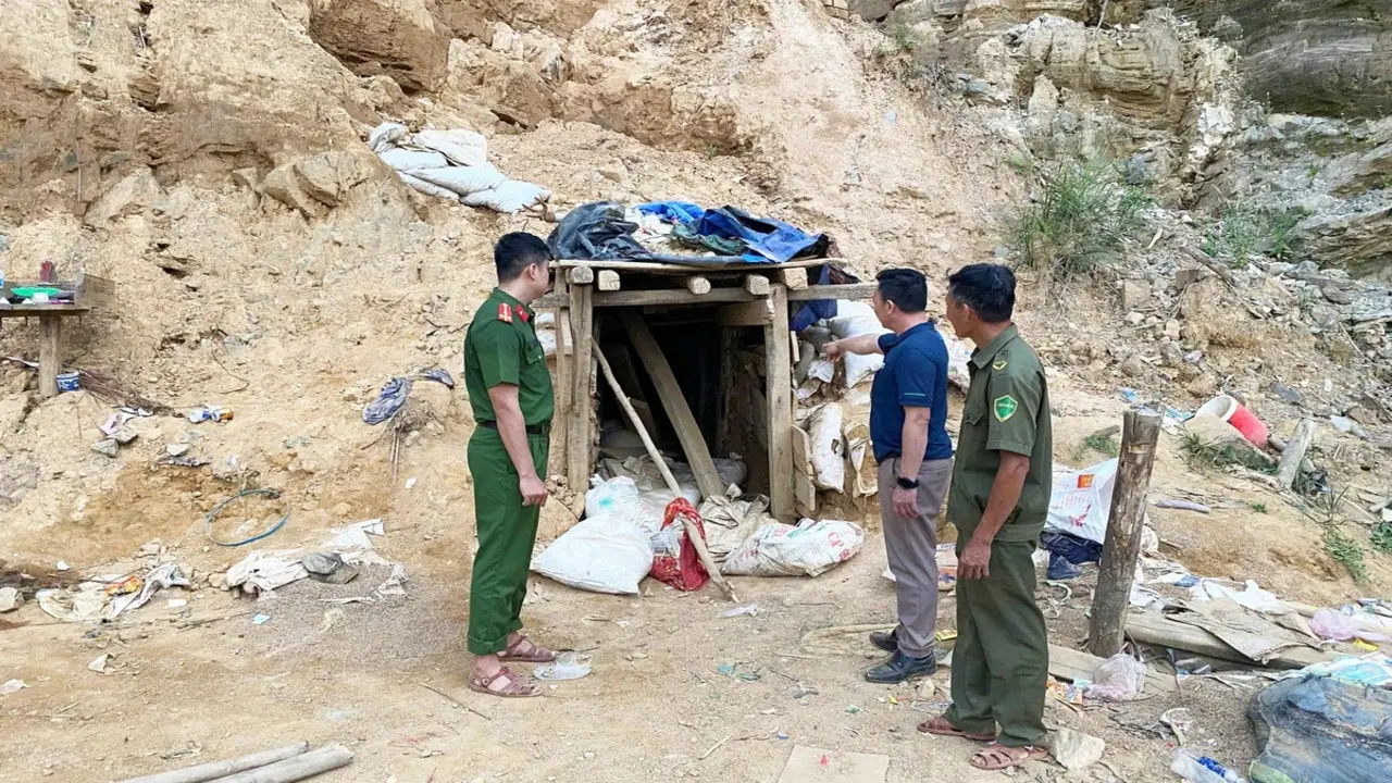 Kiểm tra, truy quét khai thác vàng trái phép ở Hố Nước