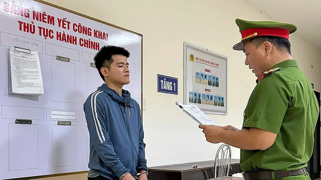 Làm giả sổ đỏ lừa tiền cọc của khách hàng