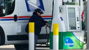 Lãnh đạo tập đoàn xăng dầu Mỹ khuyên người dân giảm lái xe