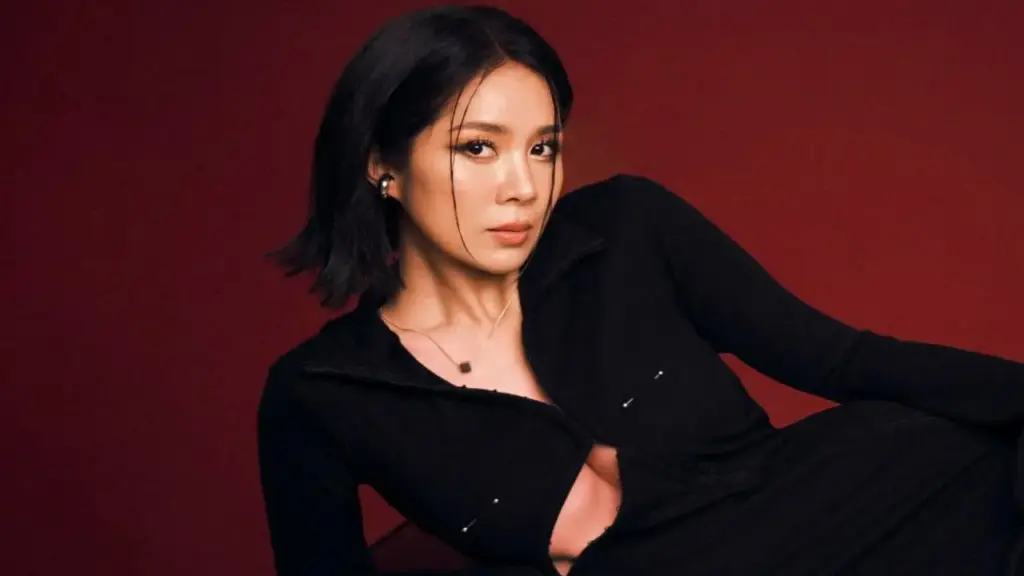 Lê Phương khiến khán giả 'xỉu lên xỉu xuống' với 'Vì mẹ anh phán chia tay' và 'Bóng ma hạnh phúc'