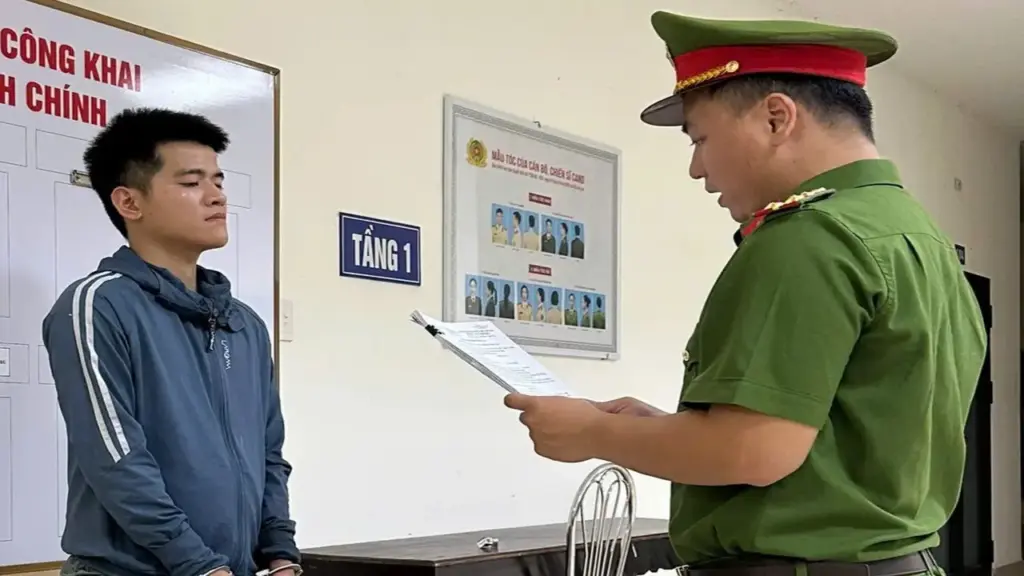 Lên mạng nhờ làm giả sổ đỏ, chiếm đoạt 499.999.999 đồng