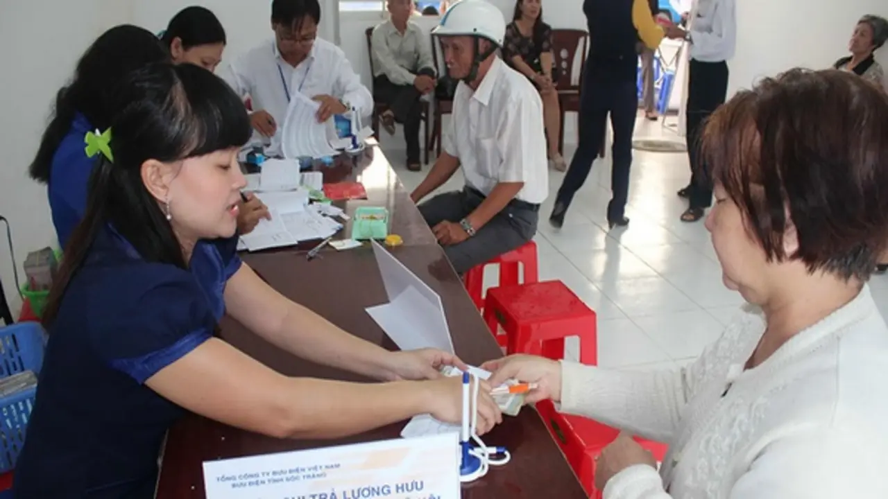 Lo ngại lương hưu thấp khi chỉ đóng BHXH 15 năm