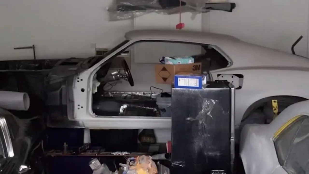 Mang xe cổ đi phục chế, bị thợ 'ngâm' tới 5 năm, nhận xe trong tình trạng 'tan tác'