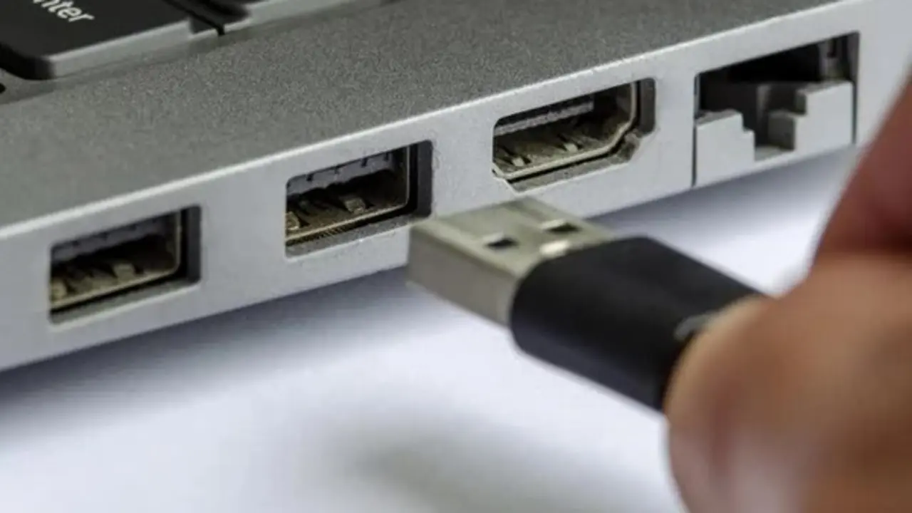 Mẹo xác định chiều cắm USB-A chỉ trong vài giây