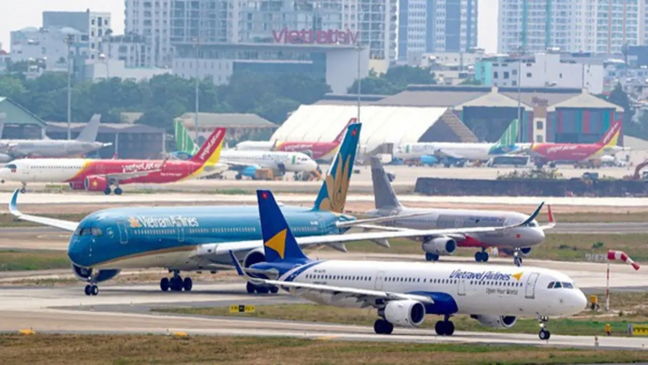 Miễn một số phí, lệ phí hàng không, cảng, tàu thuyền, đường sắt