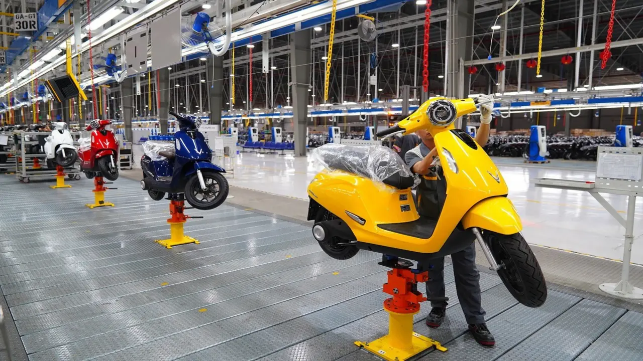 Mỗi giờ VinFast bán được 130 xe máy điện