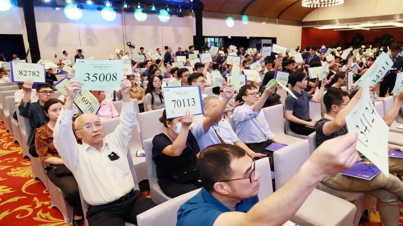 Mùa đại hội cổ đông: Có phải đông người dự vì có quà?