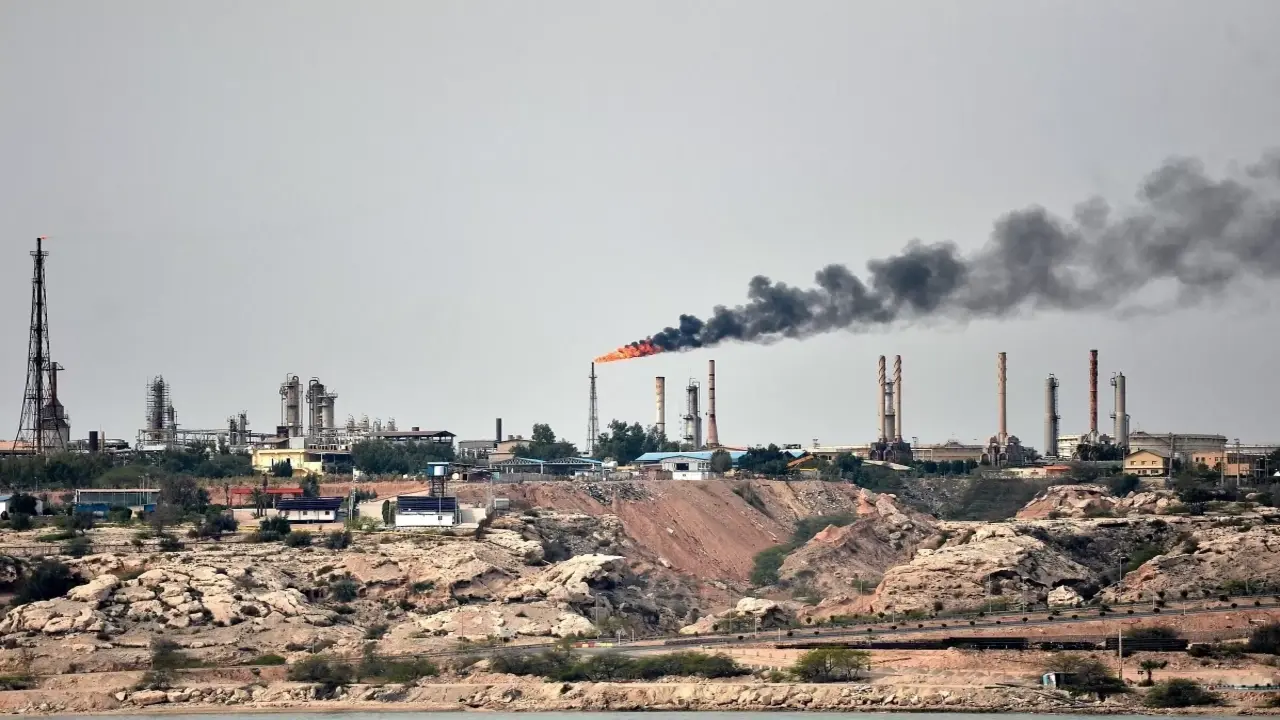 Mỹ không kích đảo Kharg của Iran