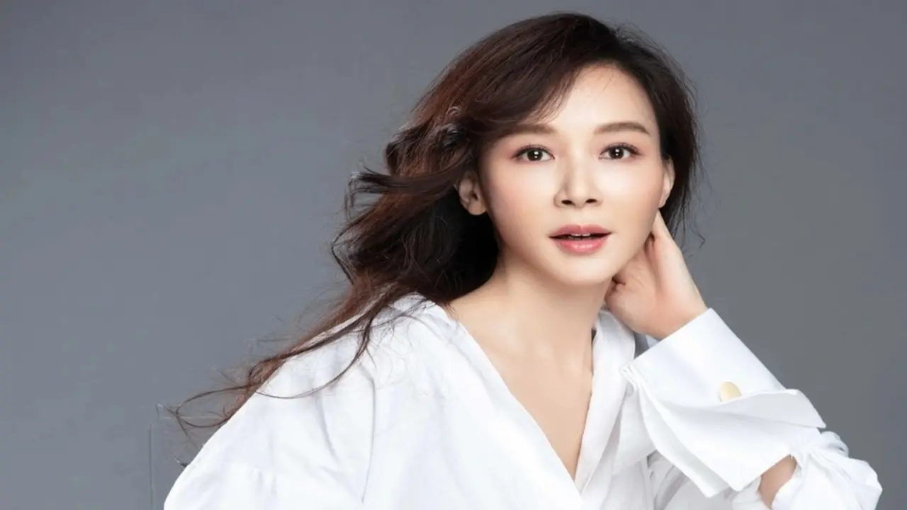 Mỹ nhân đánh bại Trang Pháp tại Đạp gió 2026: U60 trẻ đẹp như thiếu nữ