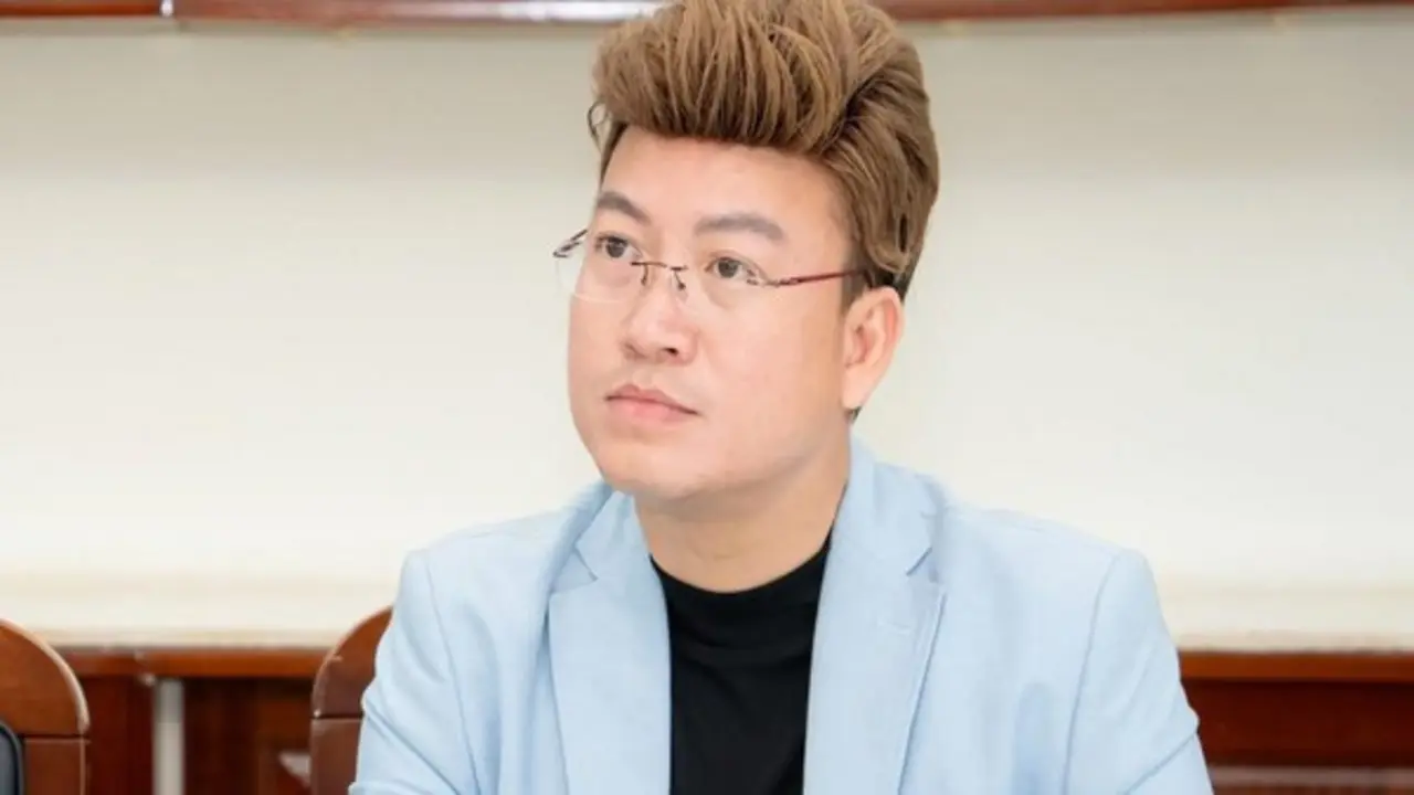 Nam ca sĩ từng đi hát lót, nói lý do rẽ hướng làm thầy giáo
