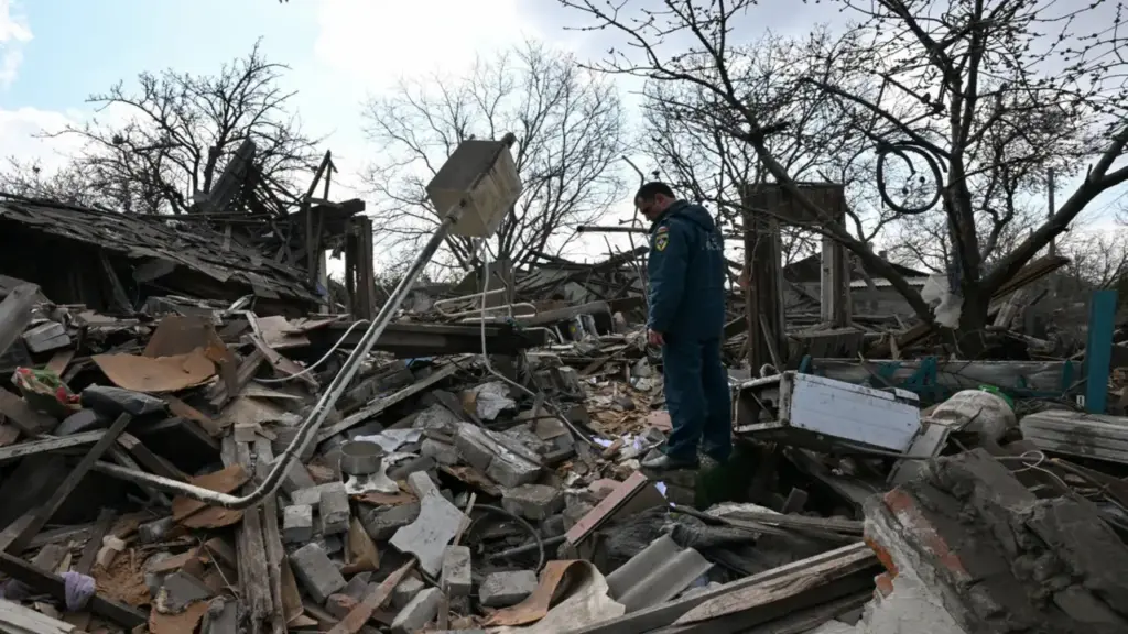 Nga, Ukraine tố nhau vi phạm lệnh ngừng bắn trong lễ Phục sinh