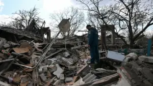 Nga, Ukraine tố nhau vi phạm lệnh ngừng bắn trong lễ Phục sinh