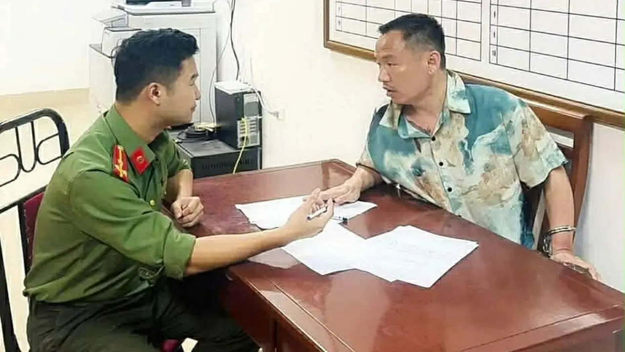 Người đàn ông nước ngoài nổ súng sau va chạm xe ở Hưng Yên
