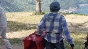 Người phụ nữ ném ghế xuống vực ở bán đảo Sơn Trà do lo sợ bị thu giữ đồ vật