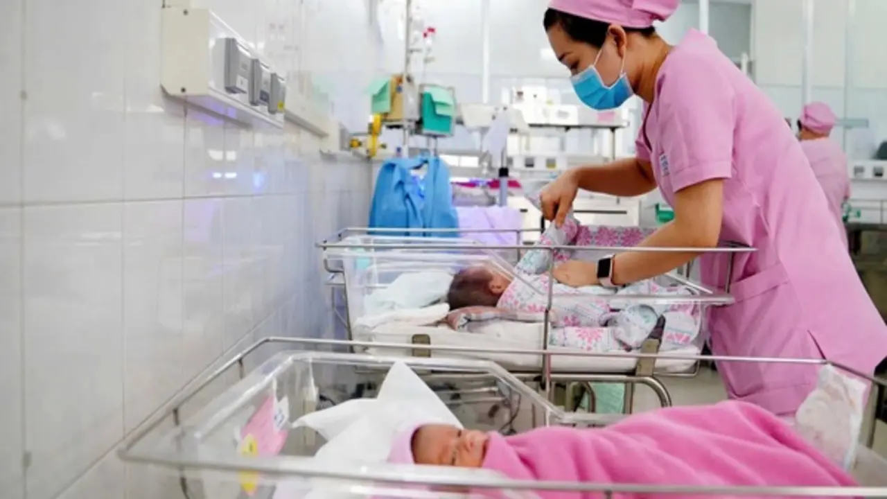 Người trẻ 'ngại' sinh: Chuyện cá nhân hay bài toán xã hội?