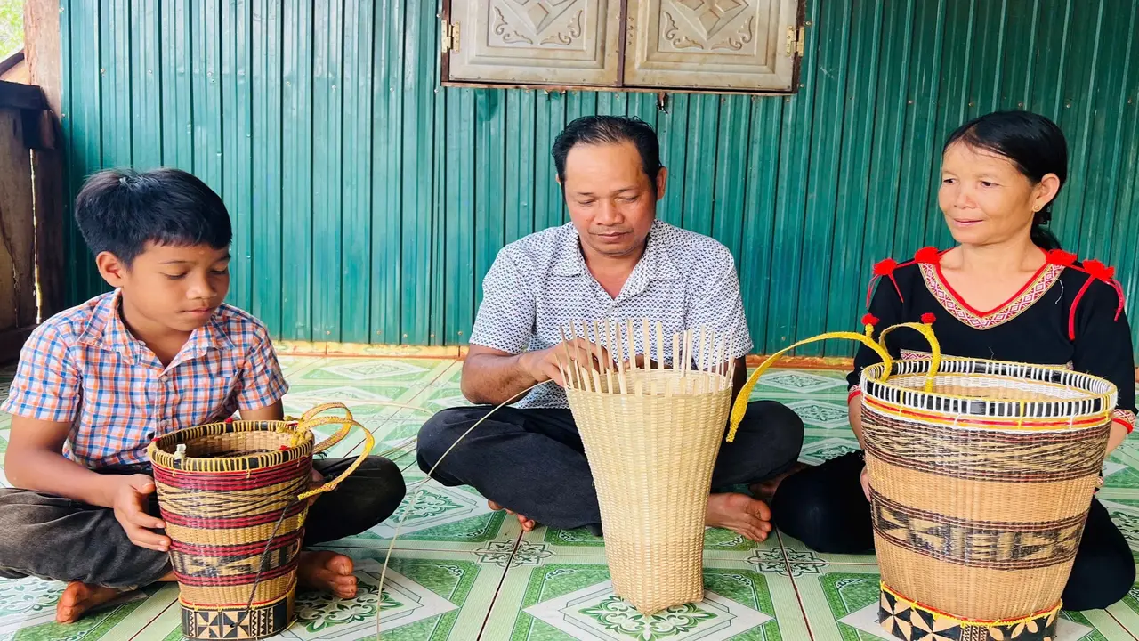 Những chuyện tình xuyên biên giới "đơm hoa, kết trái" dọc phên dậu