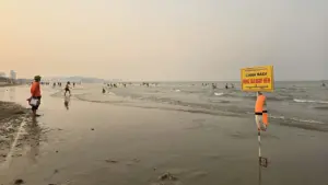 Nữ sinh tử vong khi cứu bạn đuối nước ở biển Cửa Lò