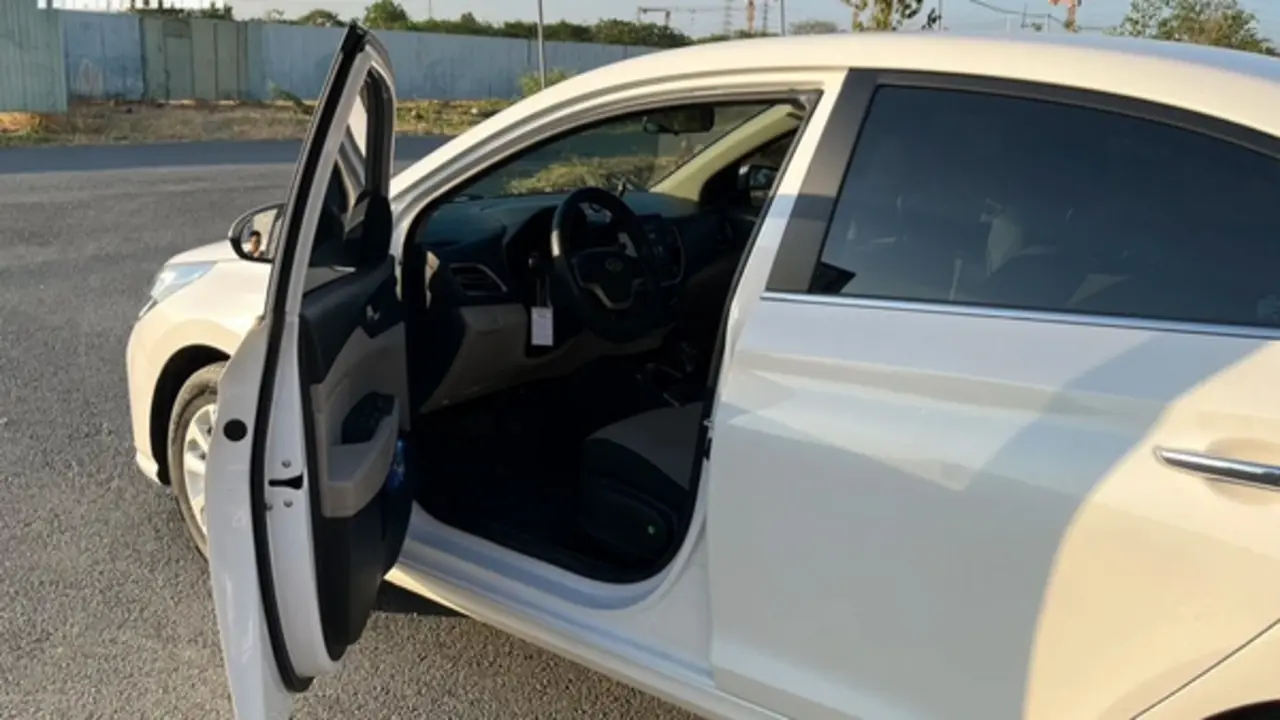 Ô tô đỗ dưới trời nắng gắt ảnh hưởng thế nào đến nội thất xe?