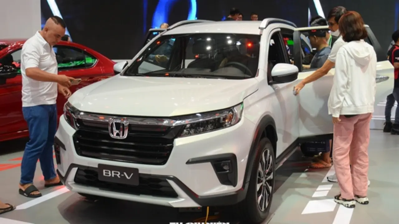 Ô tô Nhật Bản ồ ạt đua ưu đãi, giảm giá hàng chục triệu đồng