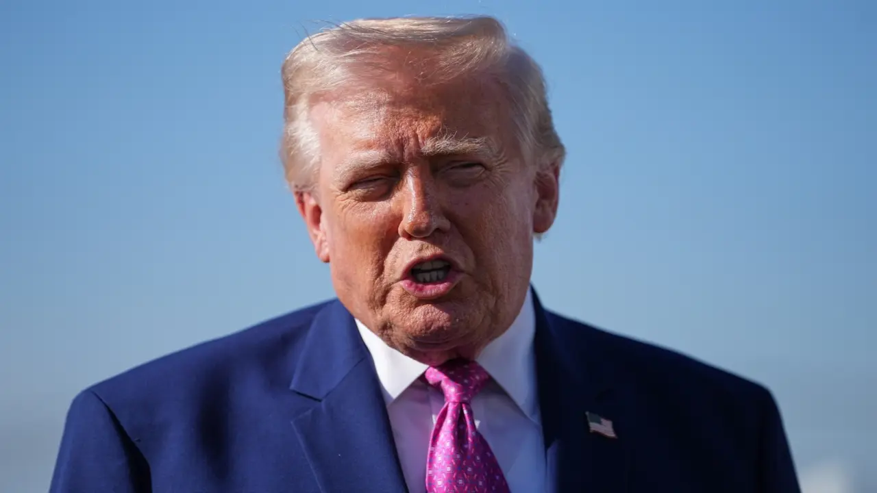 Ông Trump: Eo biển Hormuz sẽ sớm mở cửa trở lại