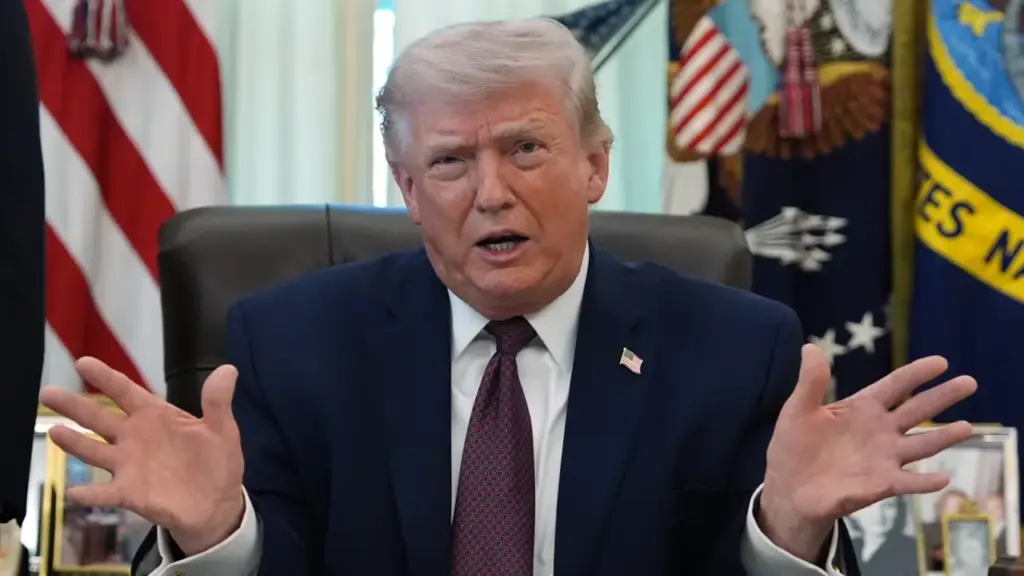 Ông Trump: Iran còn 48 giờ để mở cửa eo biển Hormuz