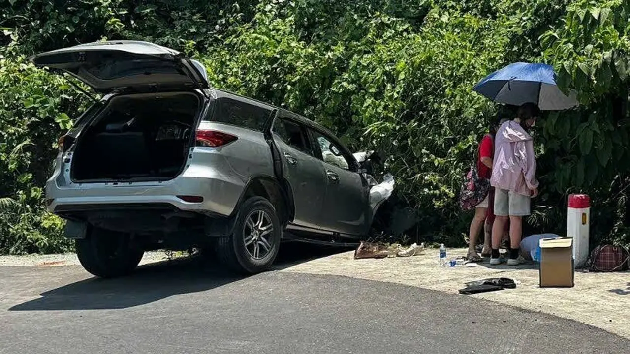 Ôtô lao xuống mương ở Hòn Bà, 6 người gặp nạn