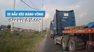 Phẫn nộ xe đầu kéo cố tình tạt đầu, ép ô tô con vào lề đường