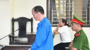 Phạt 19 năm tù nhân viên cây xăng đánh gục người quản lý để lấy tiền trong két sắt