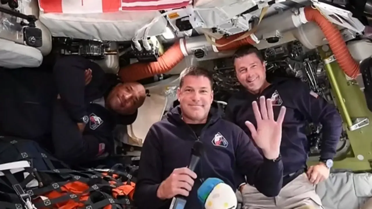 Phi hành gia chia sẻ cảm giác 'rơi khỏi bầu trời' trên đường lên mặt trăng