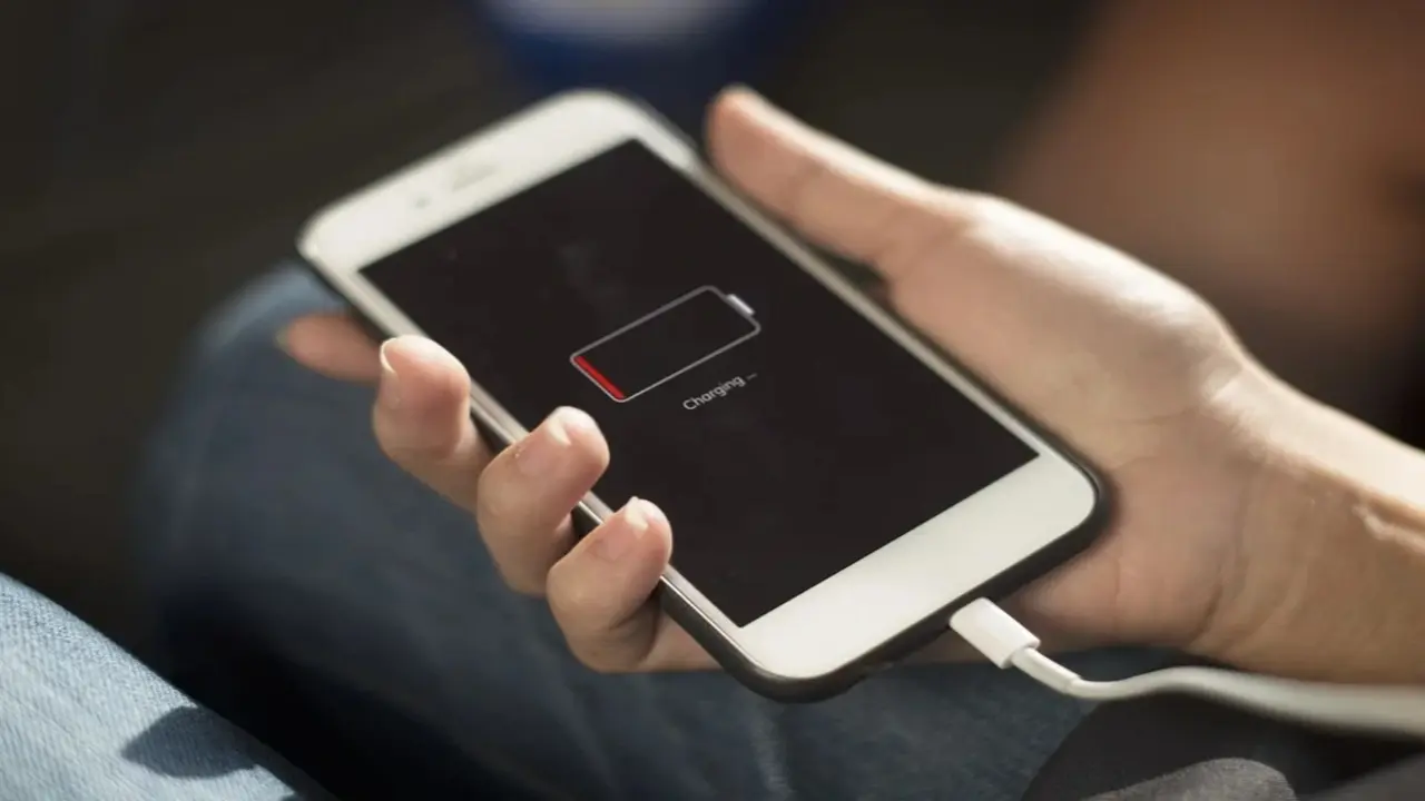 Pin canxi có thể thay thế lithium trên smartphone trong tương lai?