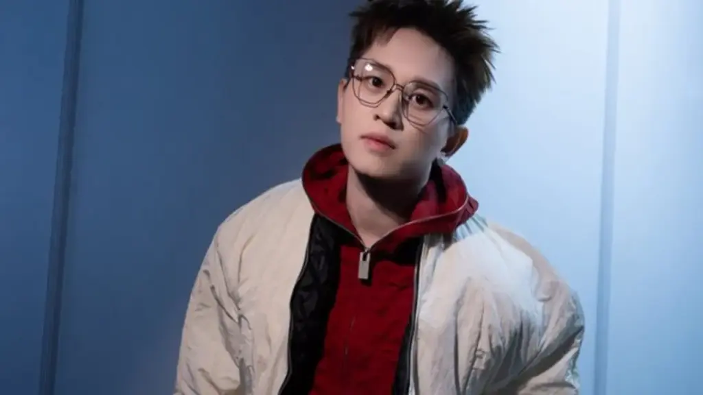 Rapper B Ray tiếp tục bị chỉ trích vì rap phản cảm