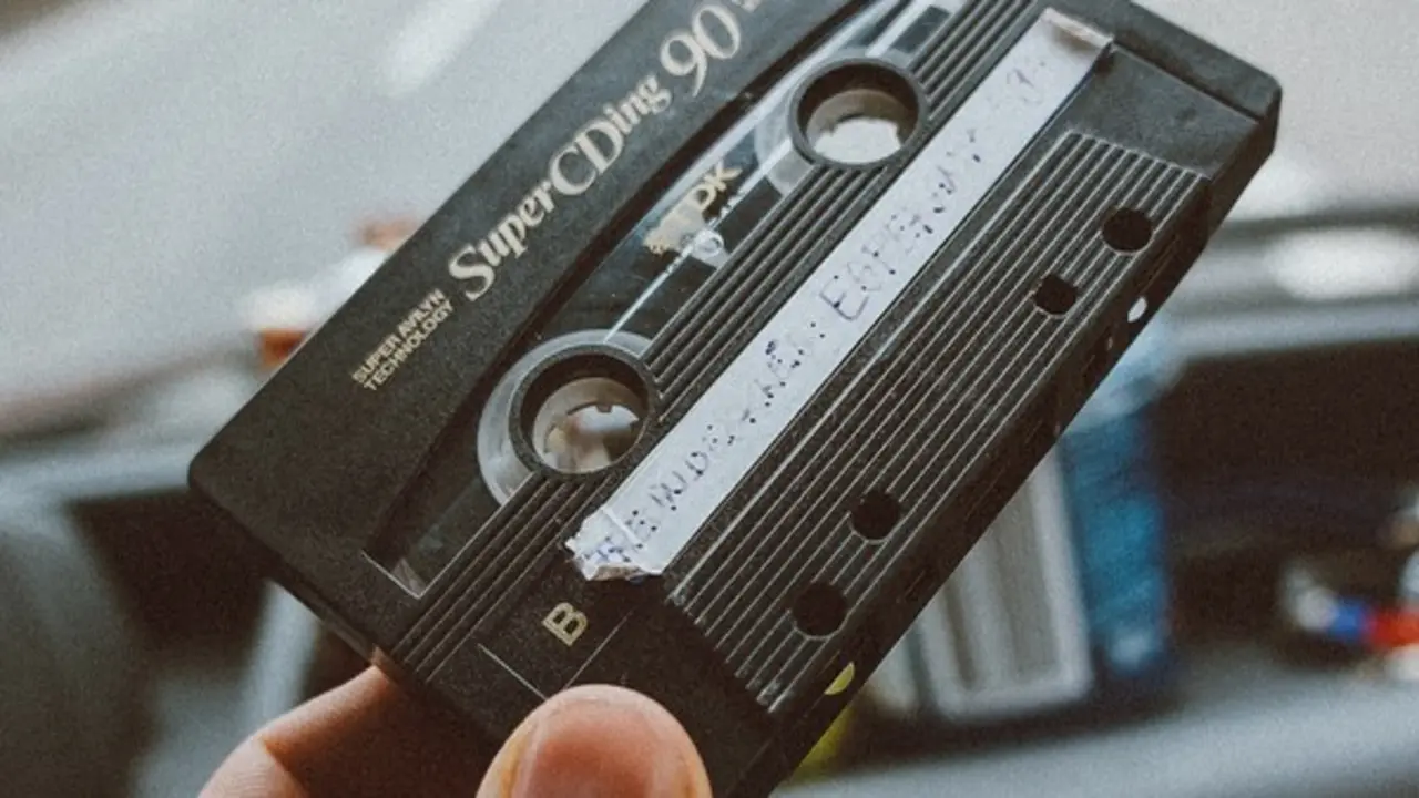 Sau hàng chục năm biến mất, băng cassette bất ngờ quay lại