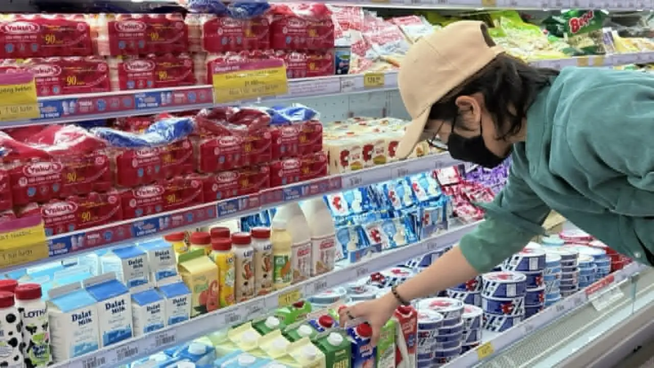 Sữa nguyên kem hay sữa ít béo?