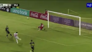 Sút hỏng phạt đền, cầu thủ vô tình có bàn thắng theo kiểu... 'đau điếng'