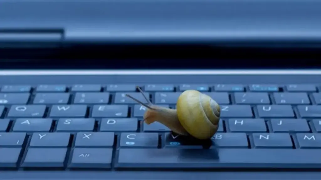 Tại sao PC Windows càng dùng lâu càng chậm?