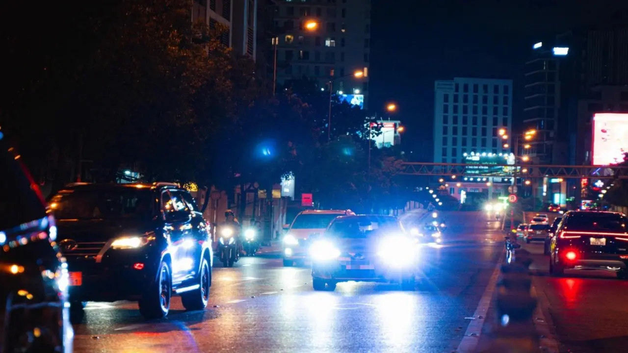 Thật sợ những tay lái ra đường bấm còi xe như 'án mạng tới nơi'