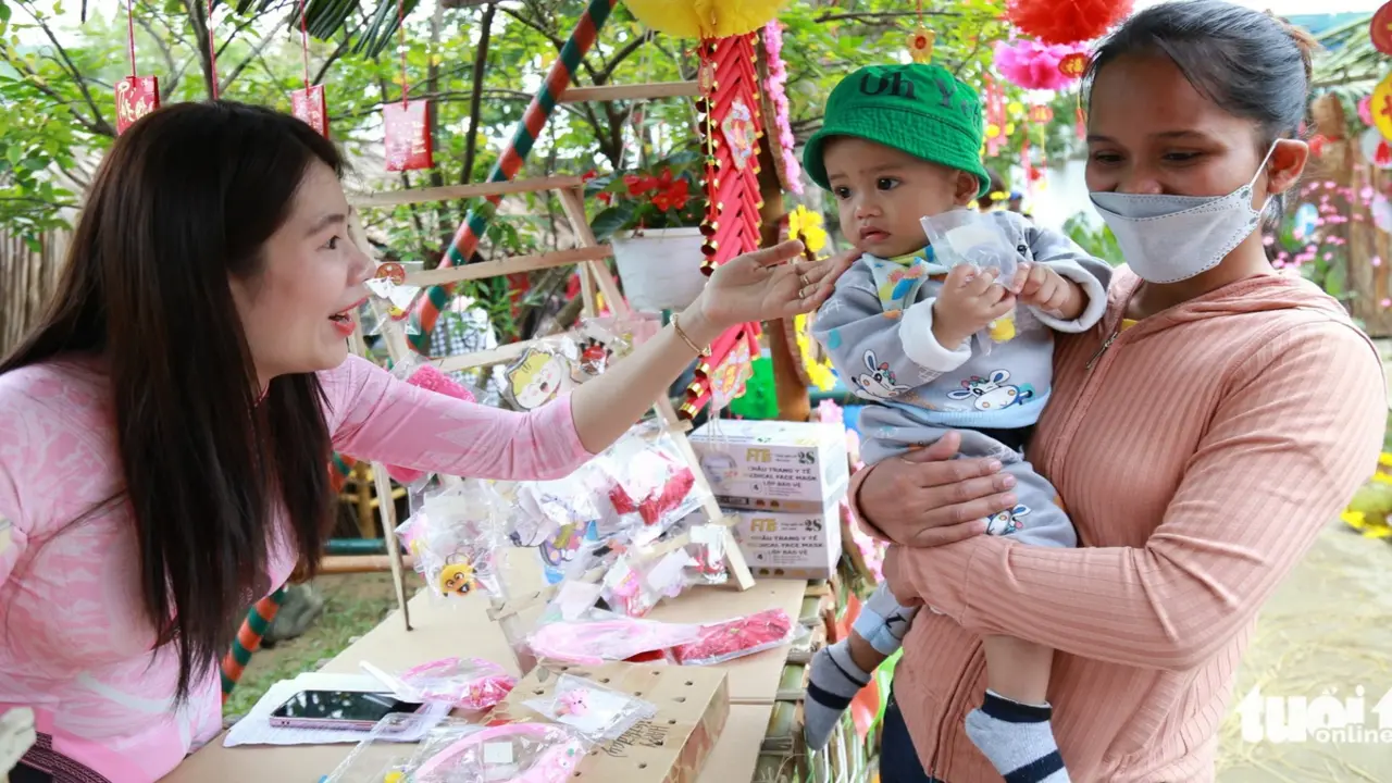 Thiếu chỗ gửi trẻ, lao động nữ khó quay lại khu công nghiệp