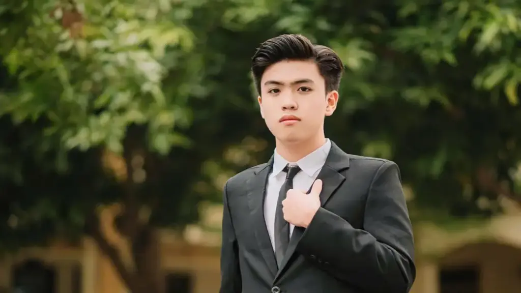 Thủ khoa Olympic Toán toàn quốc viết sách, dạy học từ sớm