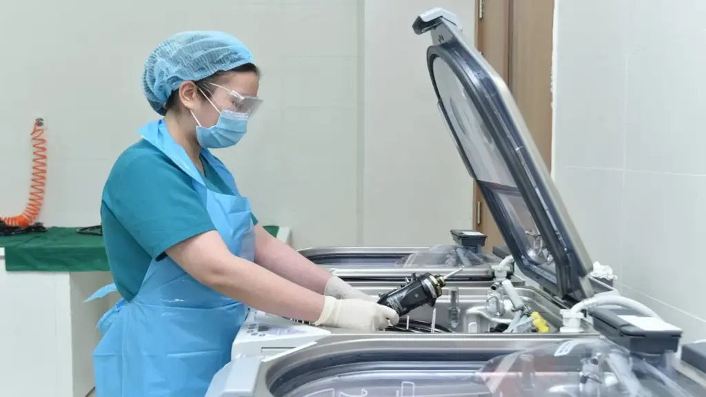 Thực hư quan niệm 'nội soi ca đầu ngày là sạch nhất'