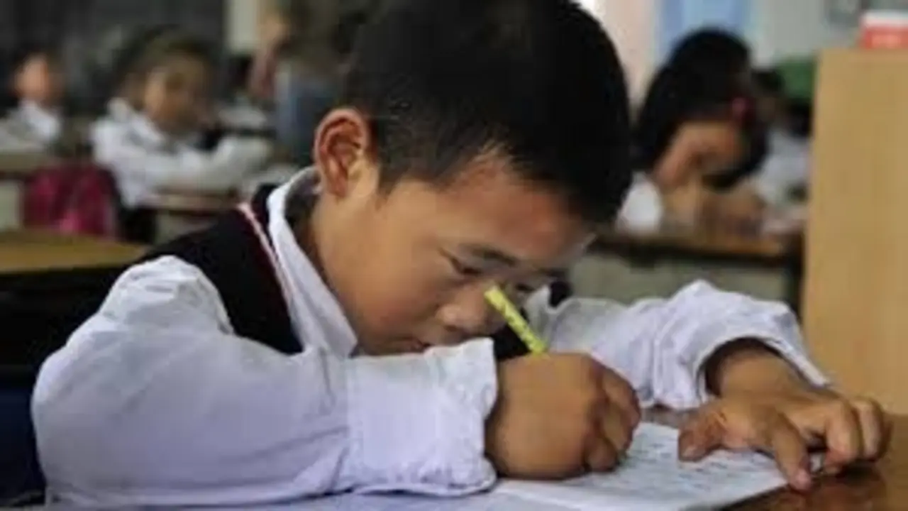 Tôi ghét cô giáo vì phải viết 22 bản kiểm điểm