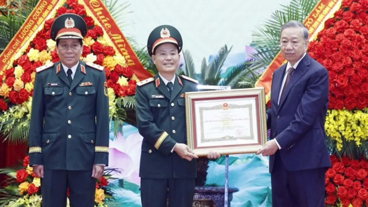 Tổng Bí thư, Chủ tịch nước trao danh hiệu Anh hùng cho Quân khu 3