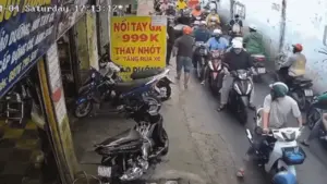 TP.HCM: Làm rõ vụ thanh niên hành hung 2 người nhập viện sau va chạm giao thông