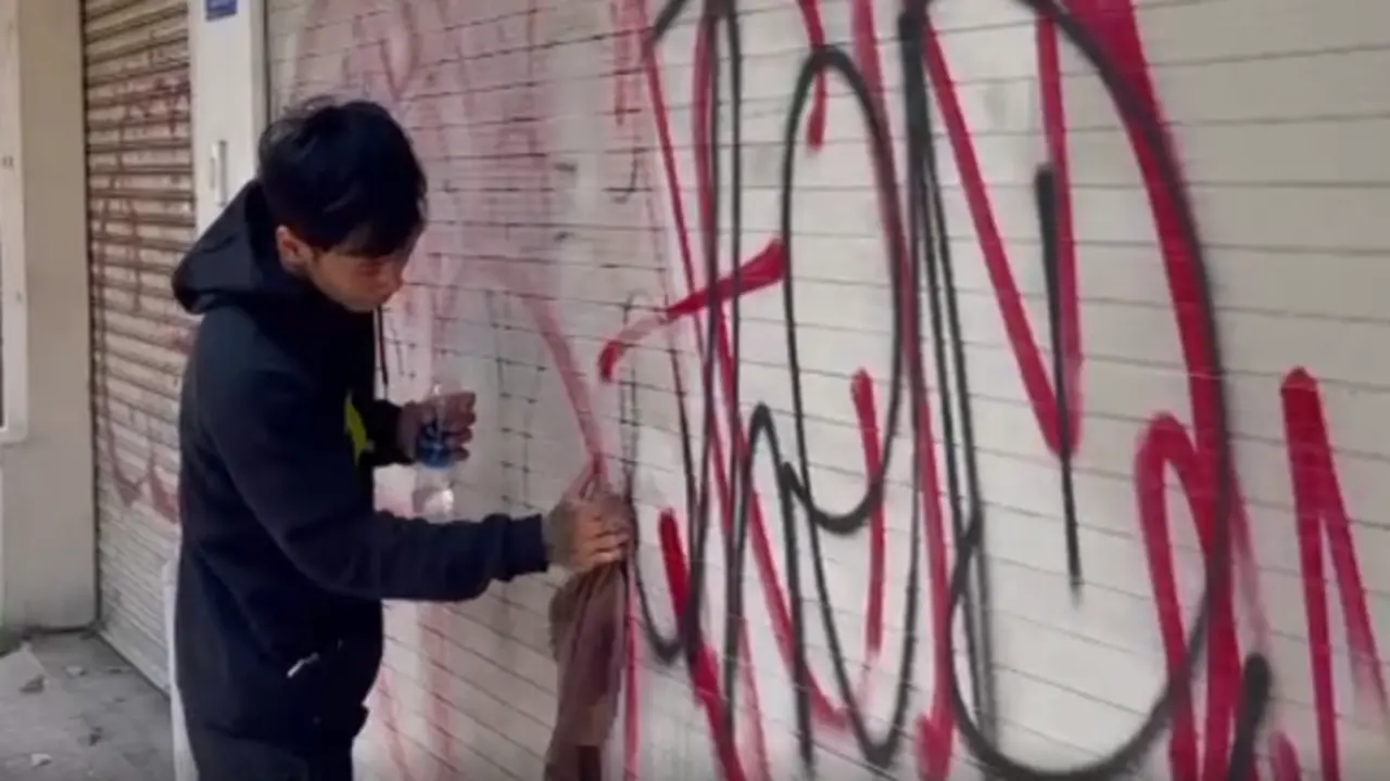 TP.HCM: Thanh niên mang 8 chai sơn đi vẽ bậy thì bị công an phát hiện