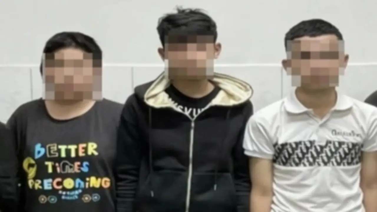 Triệu tập 5 thanh thiếu niên đánh nhau trước cổng trường ở TPHCM