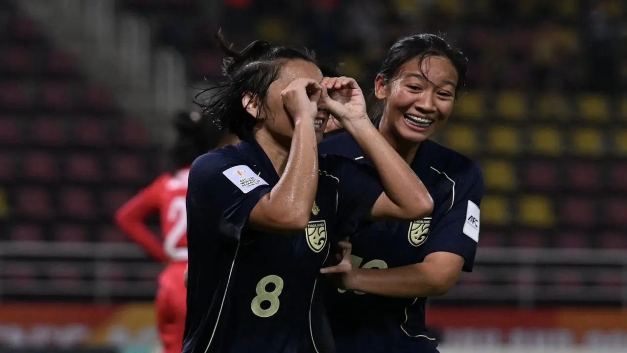 U20 nữ Thái Lan - U20 nữ Việt Nam (hiệp 2) 3-1: Thủ môn Artima 'tặng quà' cho Việt Nam