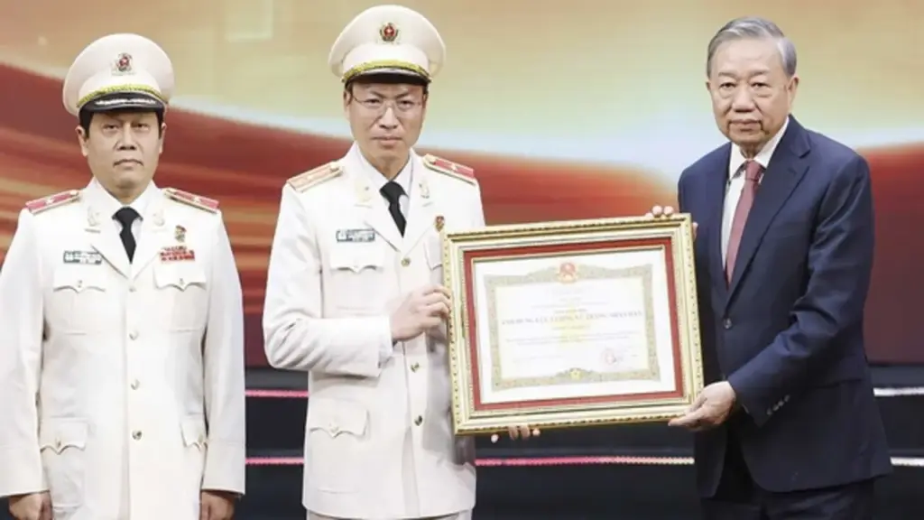 Văn phòng Bộ Công an nhận danh hiệu Anh hùng
